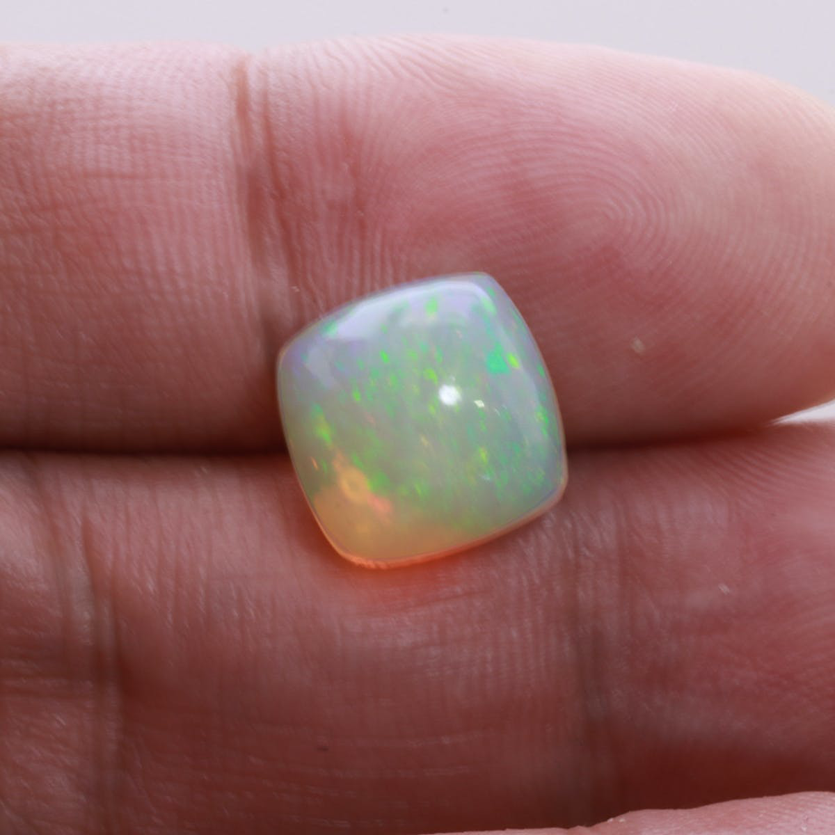 Picture of White Ethiopian Opal 4.11ct - 11mm (OP0090)